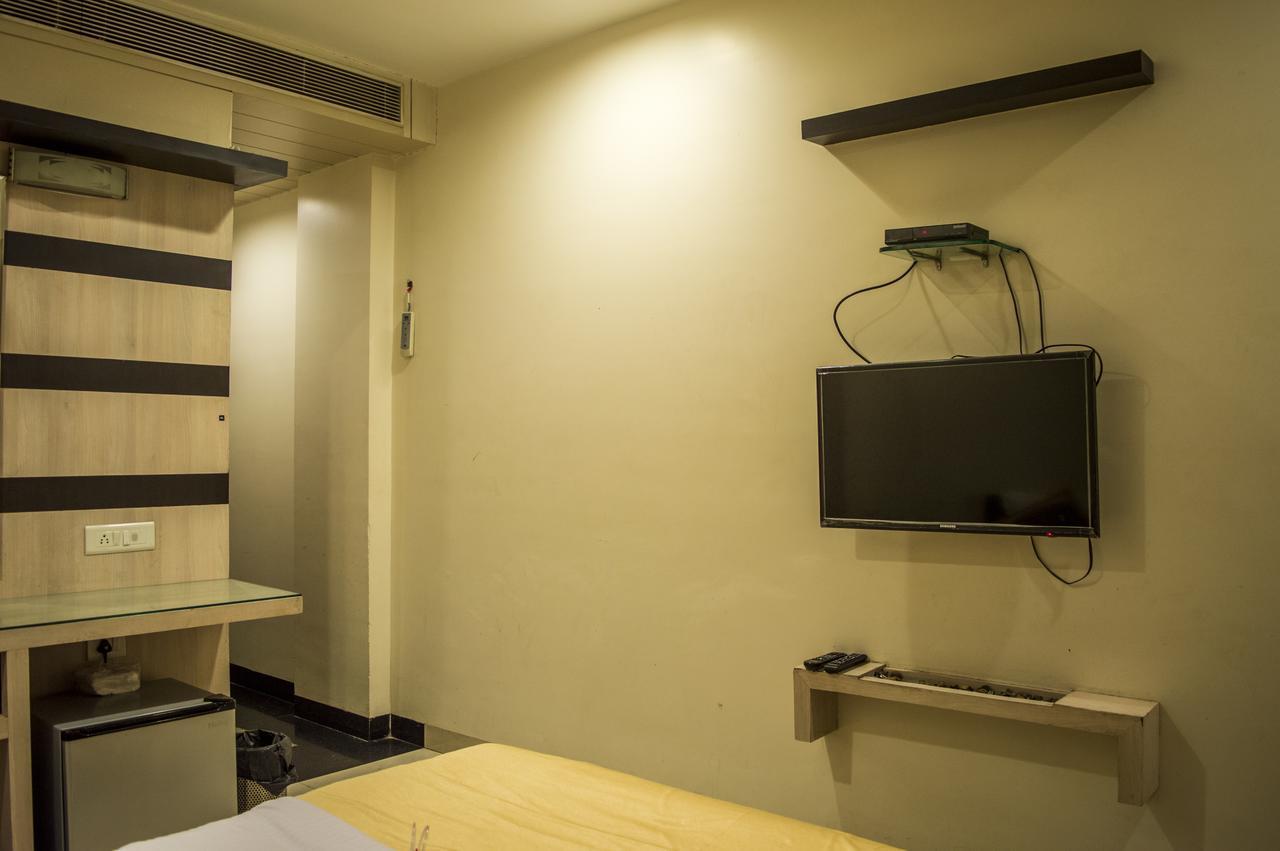 Oyo 751 Hotel Shree Palace Μποπάλ Εξωτερικό φωτογραφία
