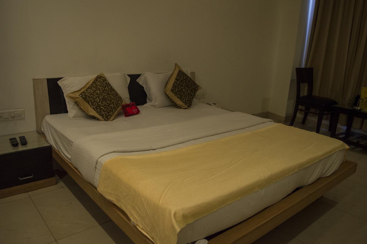 Oyo 751 Hotel Shree Palace Μποπάλ Εξωτερικό φωτογραφία